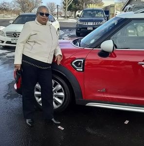 Meet your Posher, Bobbie